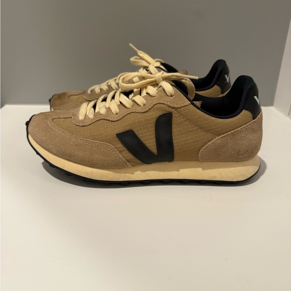 VEJA Women's Rio Branco Ripstop Sneaker
Size: 41